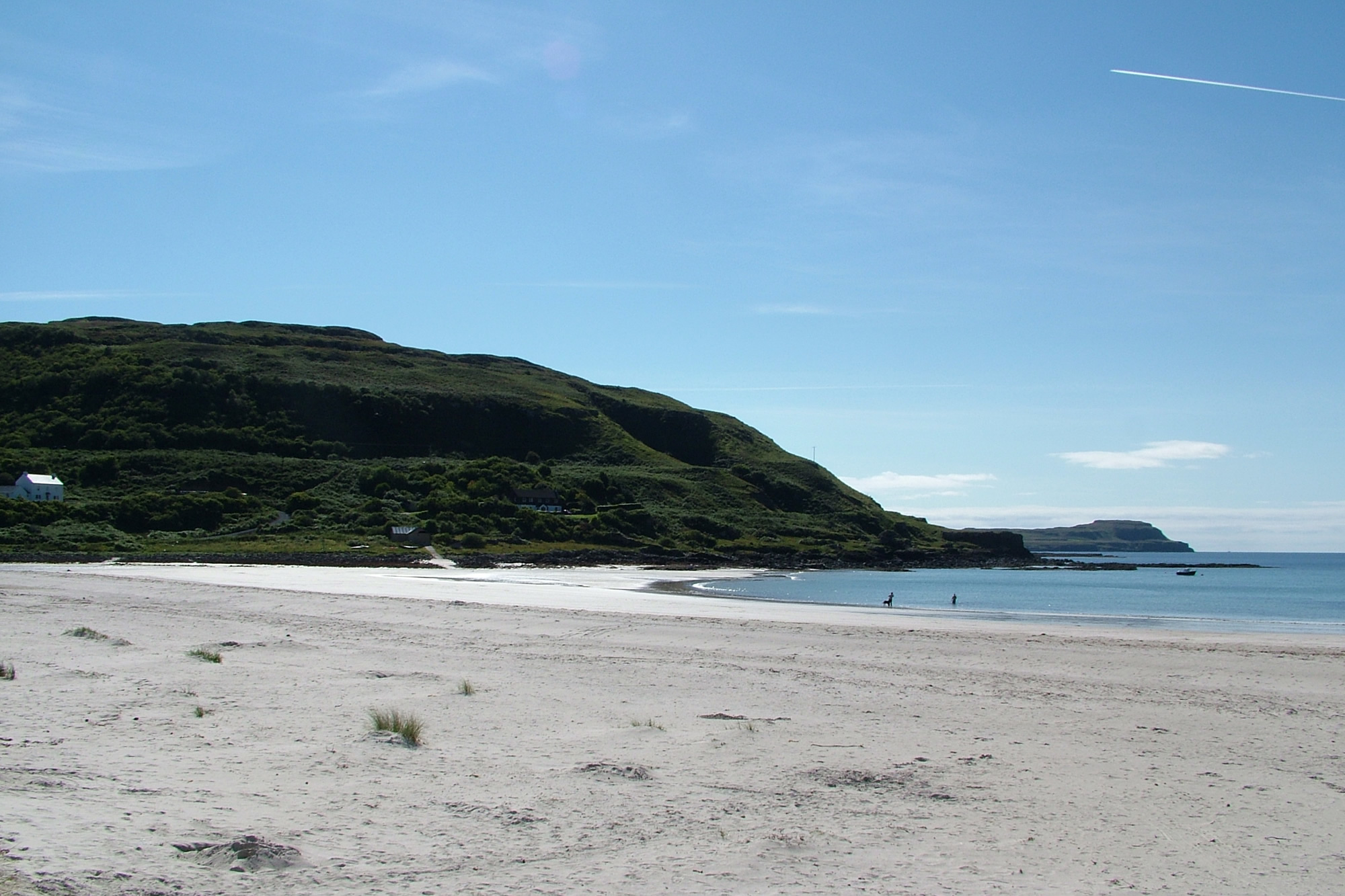 …close to beautiful Calgary Bay…
