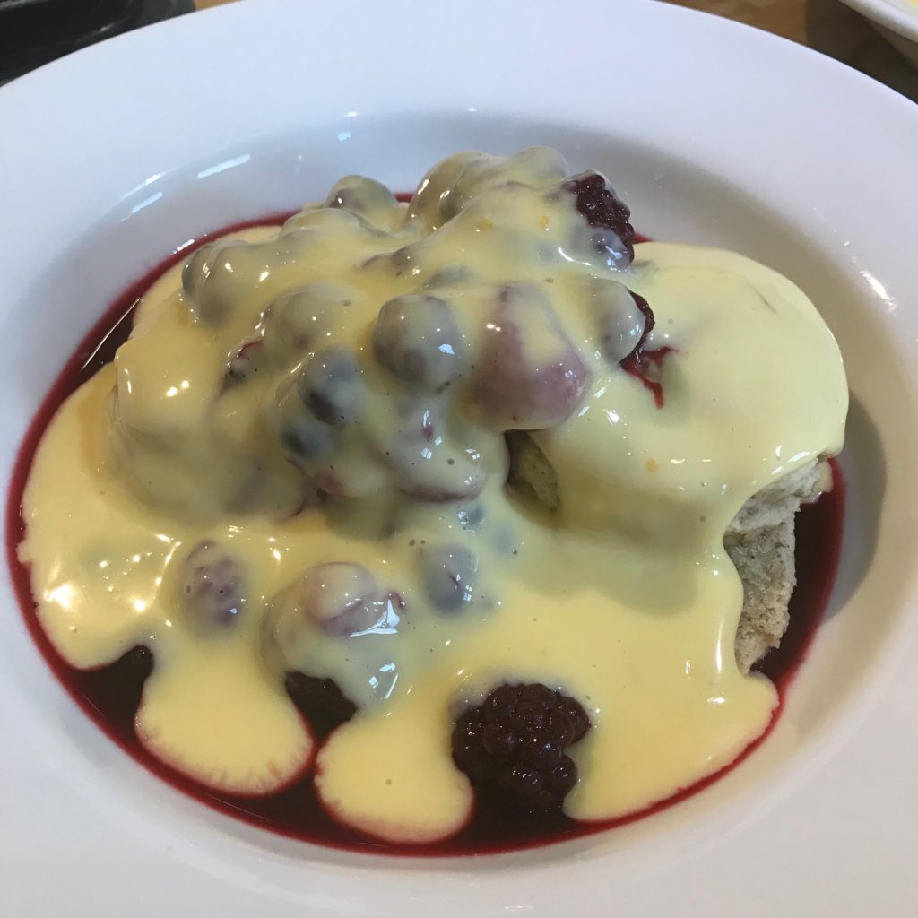 20190611 - Scones with warm Berries and Orange Double Cream Custard